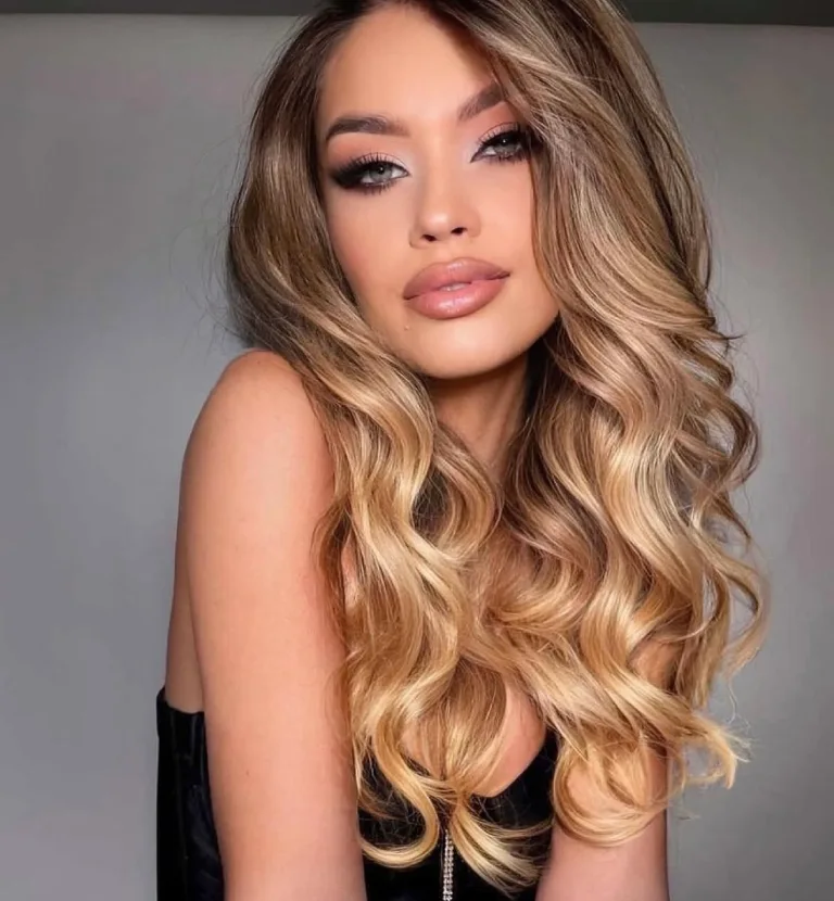 Efekt przedłużania włosów w Hair Solution Clinic Wrocław — długie falowane włosy